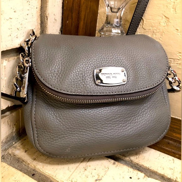 Michael Kors Handbags - 💥PRICE DROP💥 Michael Kors - Bedford Leather Flap Crossbody Bag